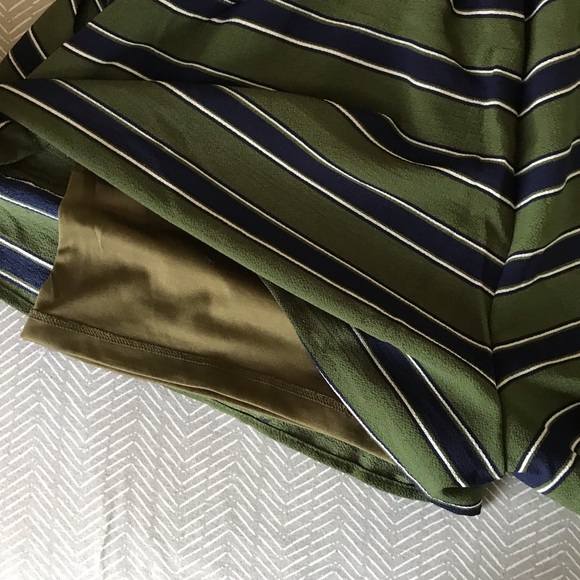 🆕 Striped Drawstring Shorts 🆕 - Picture 7 of 7